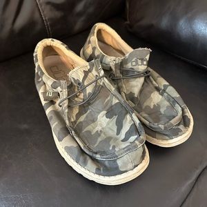 Size 13 Men’s Hey Dudes camo